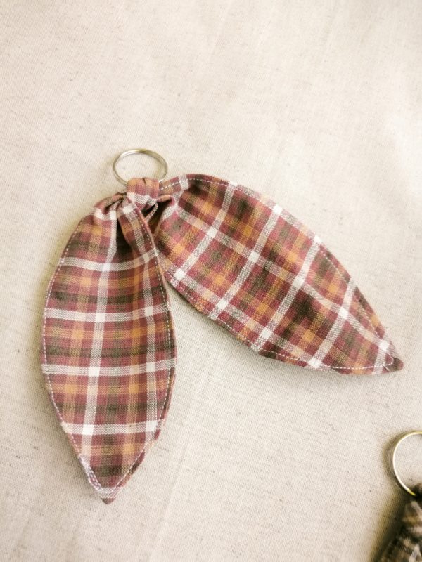 Porte clé tissu nœud papillon, porte clé tissu, porte clé oreille de lapin, porte clé faite mains, porte clé, cadeau fait main, saruimagine