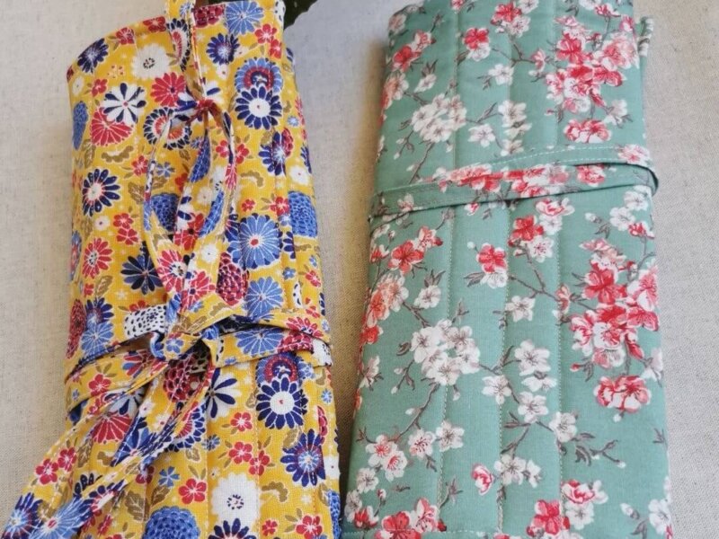 Rouleau pinceaux maquillage, rouleaux pinceaux lavable, idée cadeau, cadeau fait mains, cadeaux artisanaux, saruimagine, accueil