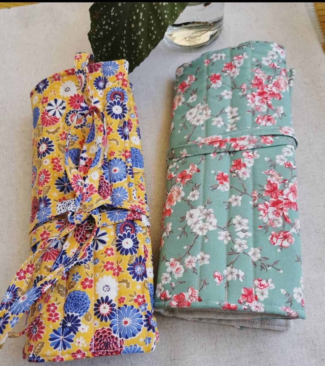 Rouleau pinceaux maquillage, rouleaux pinceaux lavable, idée cadeau, cadeau fait mains, cadeaux artisanaux, saruimagine, accueil