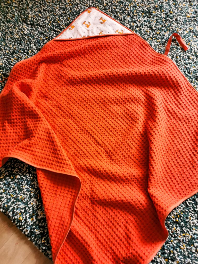 coudre une cape de bain, cape de bain tuto, comment coudre une cape de bain, cape de bain enfant, sortie de bain bébé, tuto, Saruimagine, cape de bain à capuche, tuto bébé