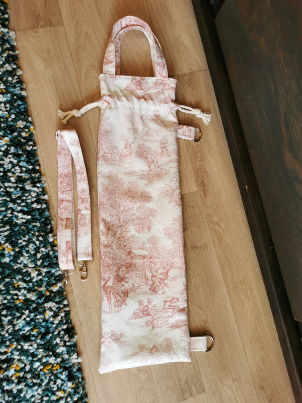 Sac à baguette, sac à pian, sac baguette, porte baguette, sac à dos pour les baguettes, sac bandoulière pour les baguettes, sac à pain toile de jouy, sac à bahuette otoile de jouy, sac baguette en coton doublé, saruimagine, accessoire cuisine, cadeaux cuisine, cadeaux