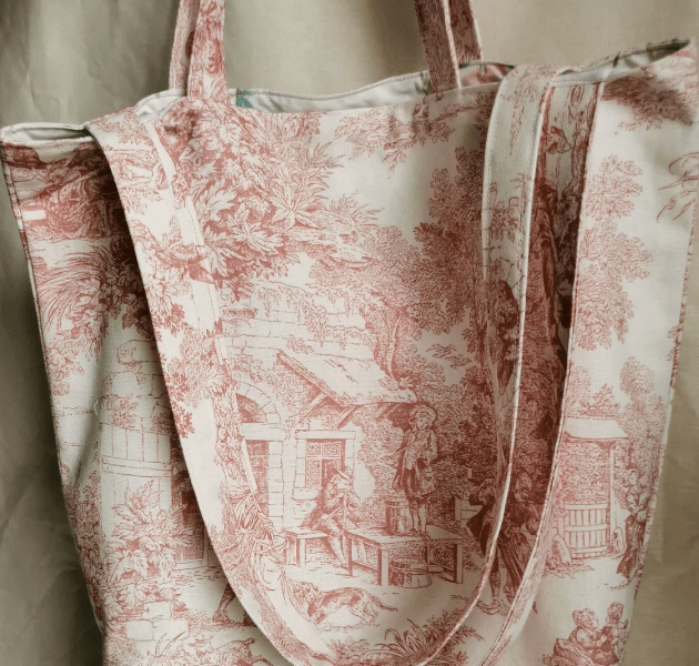 Sac cabas toile de jouy, sac fourre tout , sac tote, tote bag toile de jouy, toile de jouy, sac cabas 100% coton, sac écologique , sac cabas doublé, sac cabas double anses, sac cabas toile de jouy, Saruimagine