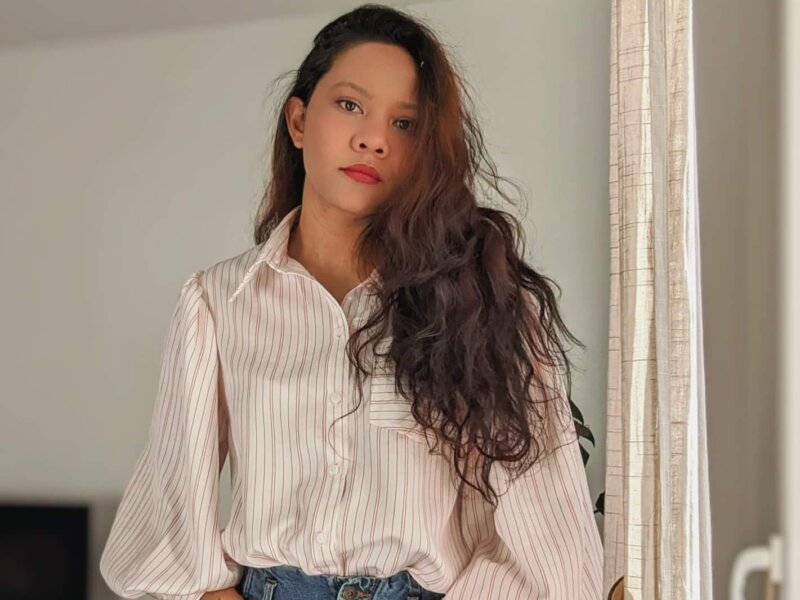 Chemise classique avec manches bouffantes, chemise faite main, chemise unique, saruimagine, vêtement fait main, slow fashion, chemise en viscose