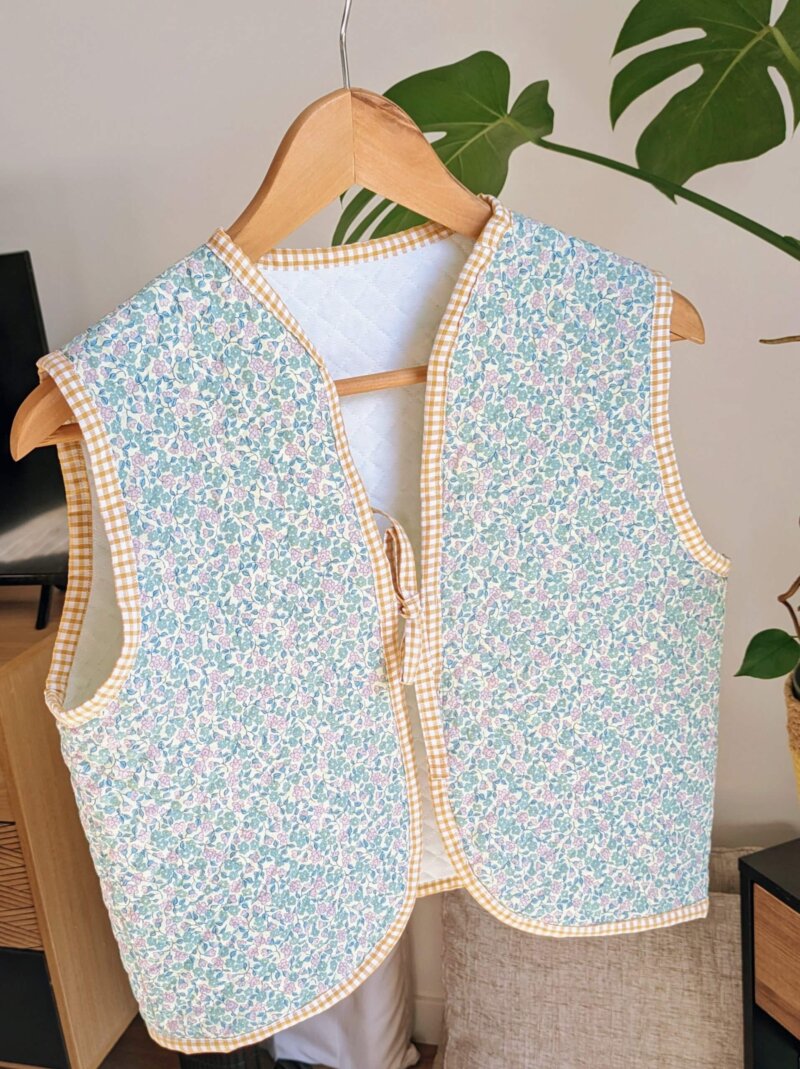 Gilet/Veste sans manches, veste matelassée, gilet matelassé, gilet, veste, saruimagine, vêtement fait main, cadeau fait main, création artisanale, vêtement artisanal