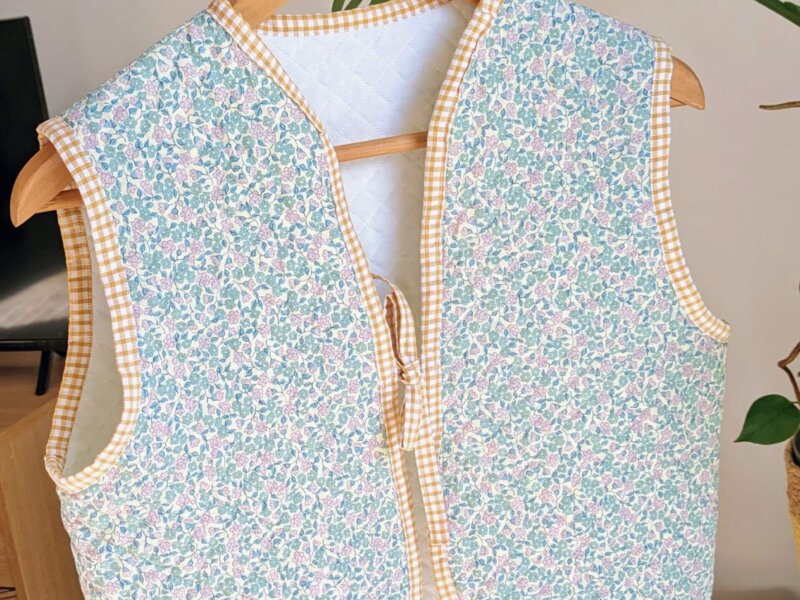 Gilet/Veste sans manches, veste matelassée, gilet matelassé, gilet, veste, saruimagine, vêtement fait main, cadeau fait main, création artisanale, vêtement artisanal