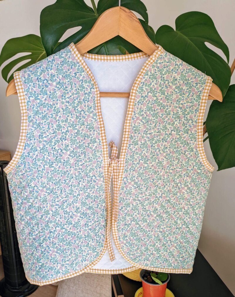 Gilet/Veste sans manches, veste matelassée, gilet matelassé, gilet, veste, saruimagine, vêtement fait main, cadeau fait main, création artisanale, vêtement artisanal