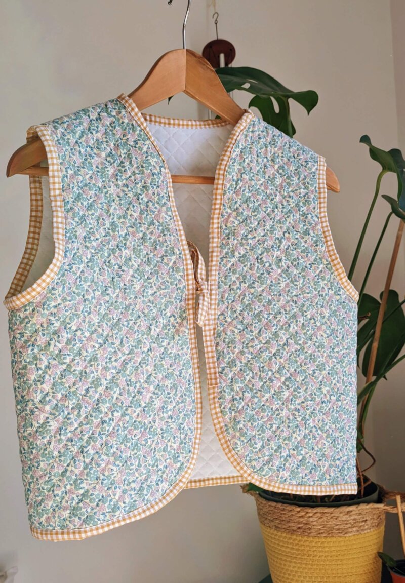 Gilet/Veste sans manches, veste matelassée, gilet matelassé, gilet, veste, saruimagine, vêtement fait main, cadeau fait main, création artisanale, vêtement artisanal