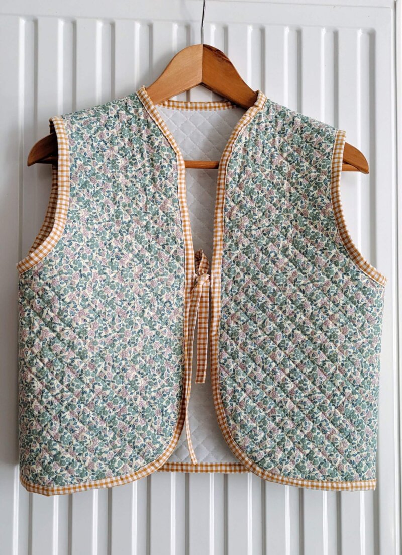 Gilet/Veste sans manches, veste matelassée, gilet matelassé, gilet, veste, saruimagine, vêtement fait main, cadeau fait main, création artisanale, vêtement artisanal