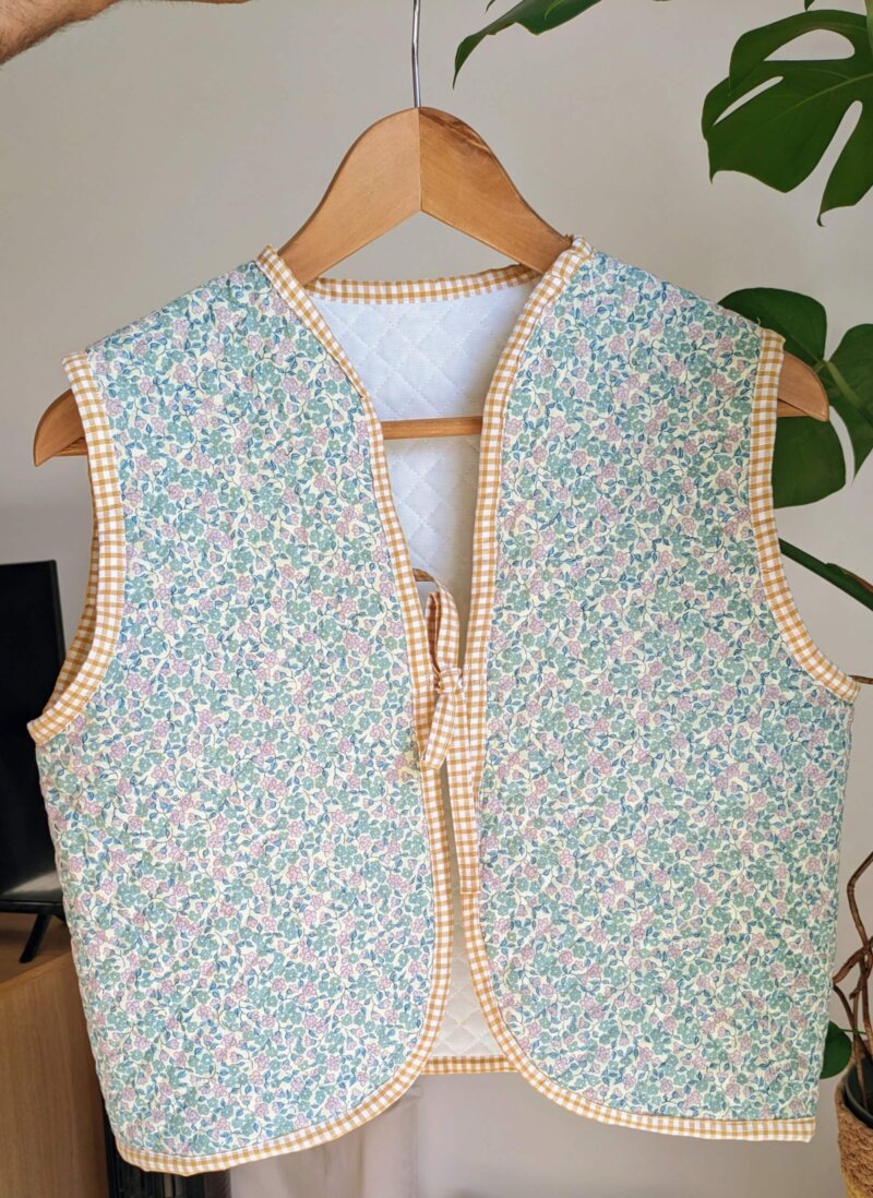 Gilet/Veste sans manches, veste matelassée, gilet matelassé, gilet, veste, saruimagine, vêtement fait main, cadeau fait main, création artisanale, vêtement artisanal