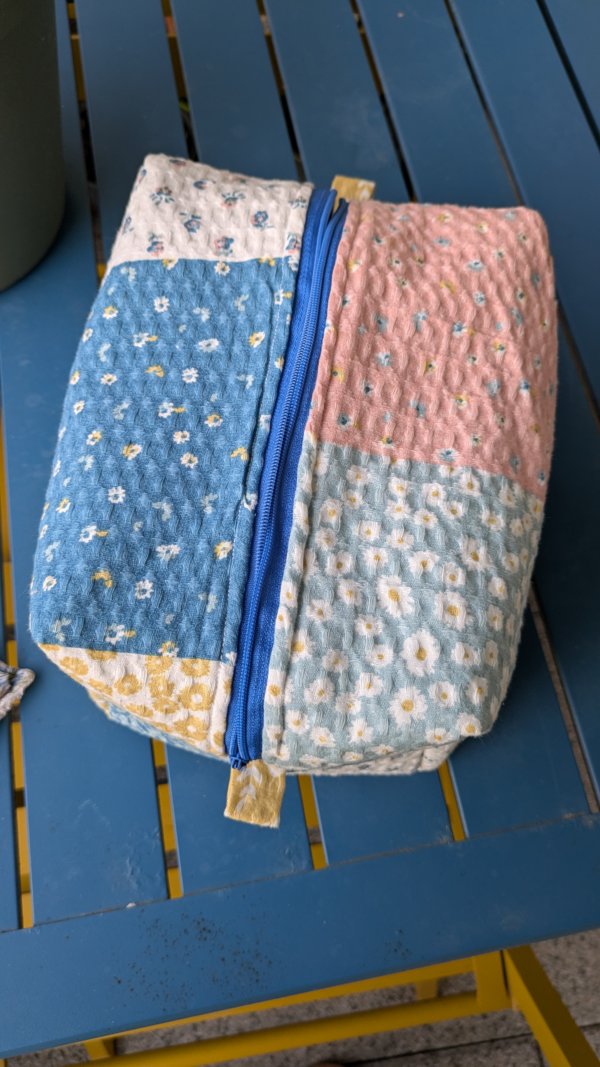 Maxi trousse de toilette en coton nid d'abeille motif patchwork matelassé, pochette maquillage, pochette voyage, trousse de voyage, trousse rangement, trousse en coton, saruimagine