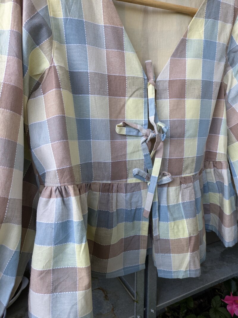 Haut peplum en coton à carreaux pastel – manches longues ou courtes (Taille 34/36), vêtements faits mains, créations faits mains, saruimagine