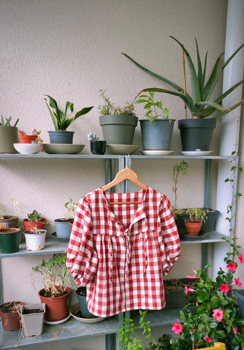 blouse ample en coton, haut vichy femme, blouse terracotta à nœuds, blouse fait main à carreaux, blouse manches bouffantes coton, saruimagine, blouse vichy, créations fait main, vêtements fait main