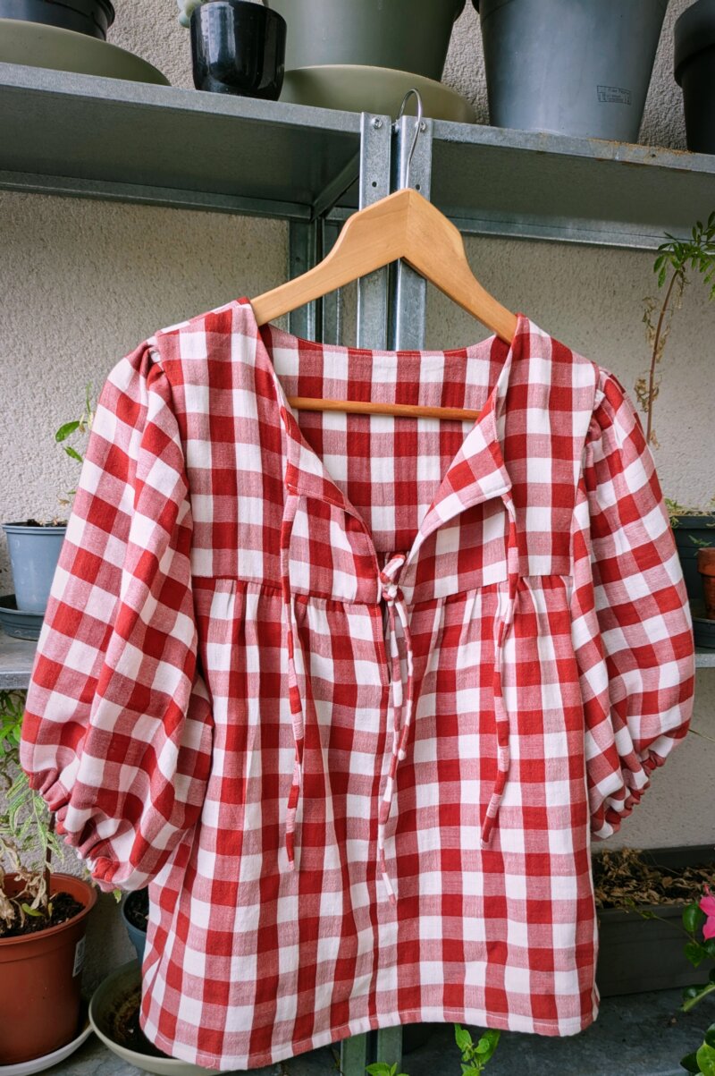 blouse ample en coton, haut vichy femme, blouse terracotta à nœuds, blouse fait main à carreaux, blouse manches bouffantes coton, saruimagine, blouse vichy, créations fait main, vêtements fait main