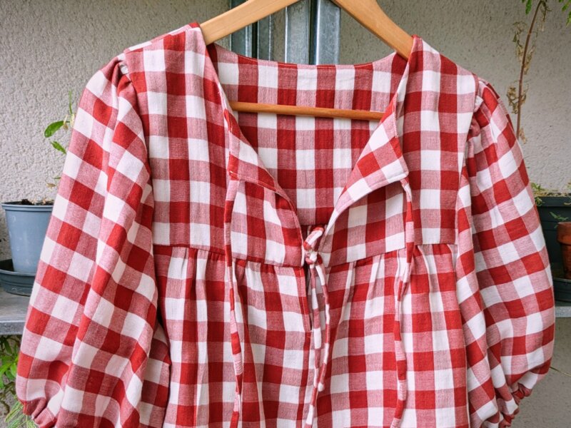 blouse ample en coton, haut vichy femme, blouse terracotta à nœuds, blouse fait main à carreaux, blouse manches bouffantes coton, saruimagine, blouse vichy, créations fait main, vêtements fait main