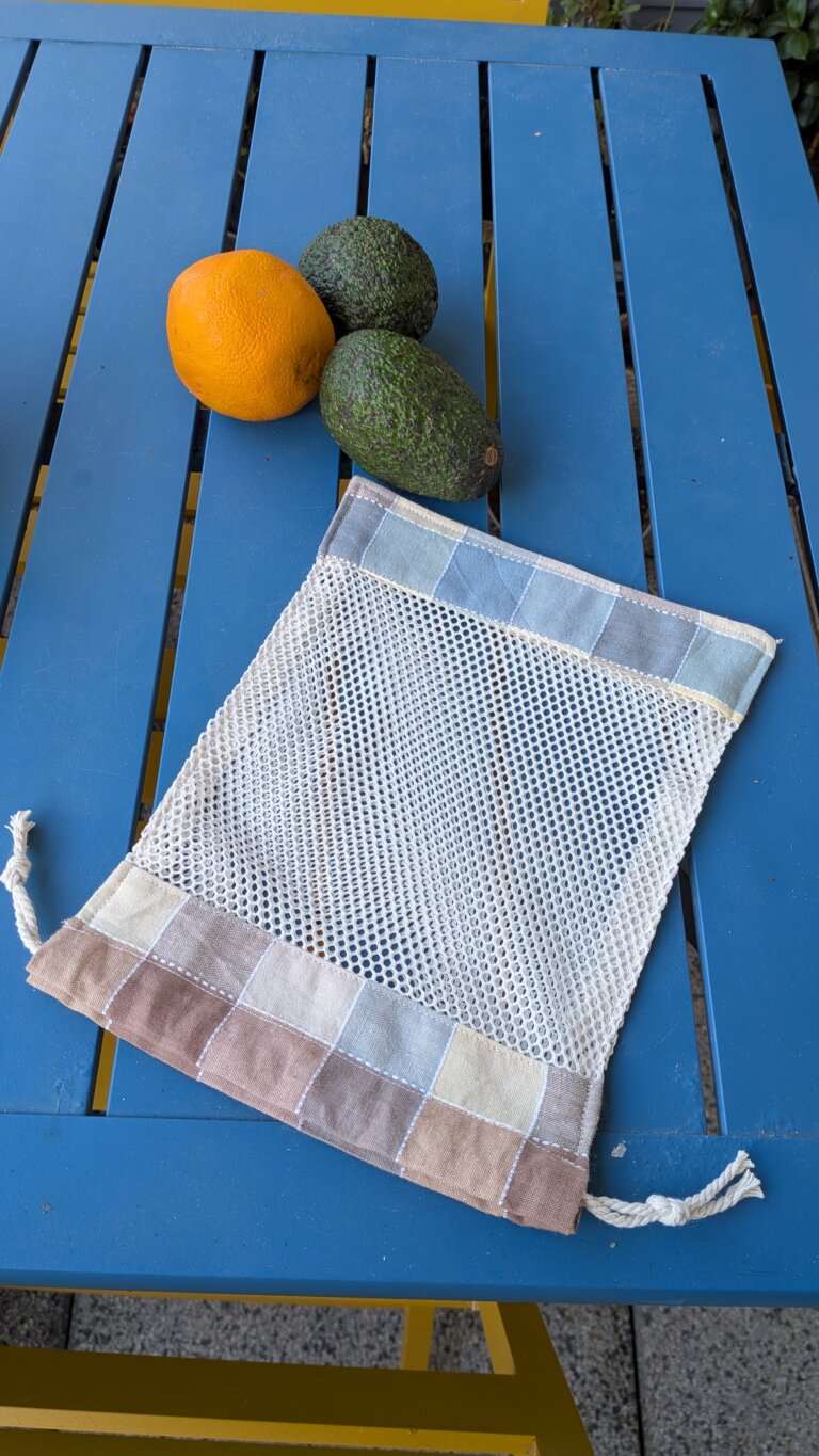 Sac à vrac en filet : le tutoriel débutant parfait pour un sac écologique, pratique et polyvalent, saruimagine, diy Christmas gift, idée cadeau noel, idée cadeau écologique, diy gifts, diy, blog tuto sac à vrac , sac à vrac en filet fait main, tutoriel couture débutant, sac écologique réutilisable, sac pour fruits et légumes, couture coton et filet, projet DIY facile, sac léger et pratique, idée cadeau Noël, zone du cordon renforcée, couture solide, pochette pratique pour courses et voyage