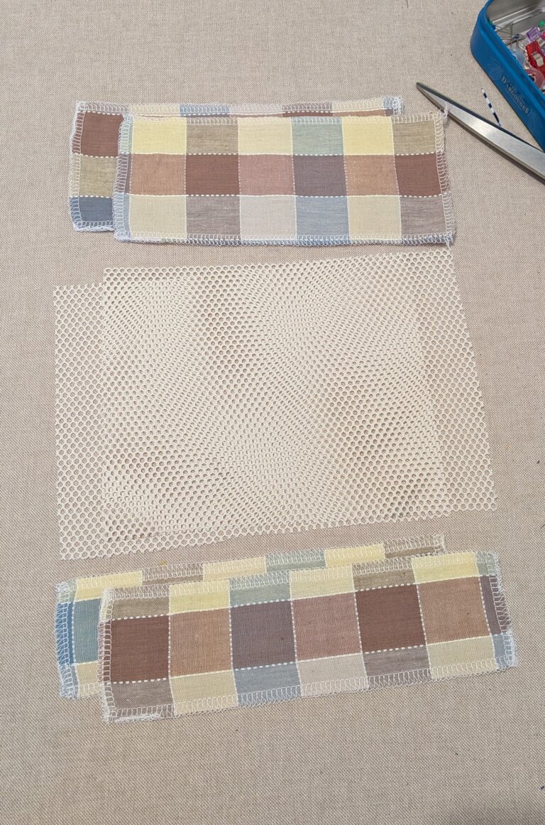 Sac à vrac en filet : le tutoriel débutant parfait pour un sac écologique, pratique et polyvalent, saruimagine, diy Christmas gift, idée cadeau noel, idée cadeau écologique, diy gifts, diy, blog tuto sac à vrac , sac à vrac en filet fait main, tutoriel couture débutant, sac écologique réutilisable, sac pour fruits et légumes, couture coton et filet, projet DIY facile, sac léger et pratique, idée cadeau Noël, zone du cordon renforcée, couture solide, pochette pratique pour courses et voyage