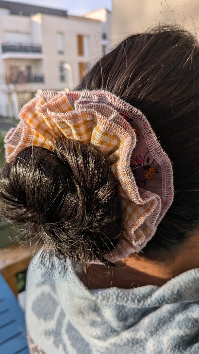 Chouchou à volants : tutoriel couture facile avec deux tissus