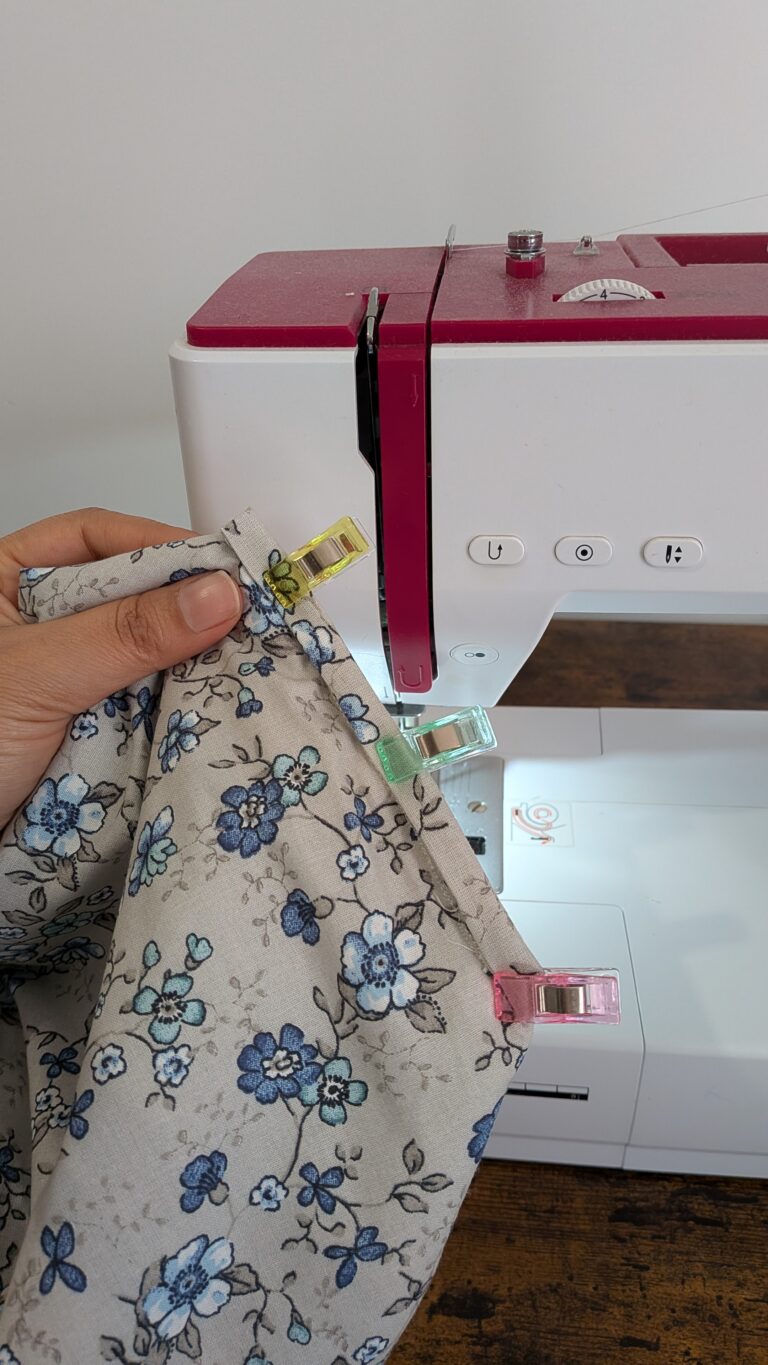 Trousse de toilette matelassée – pas à pas, trousse de toilette matelassée cousue main, tissu nid d’abeille extérieur, fermeture éclair 40 cm, forme box, projet couture DIY, saruimagine